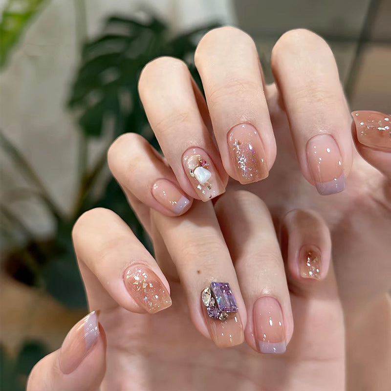 Elegante Press-On-Nagel-Set mit künstlerischem Glitter und dekorativen Akzenten Karnz