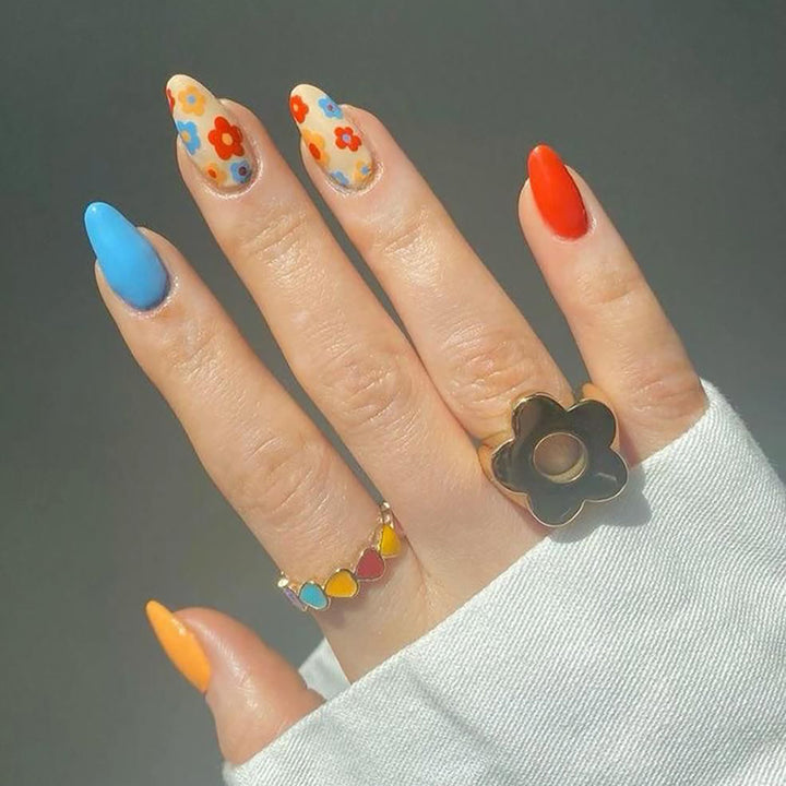 Bunte Blumen Nagelkunst