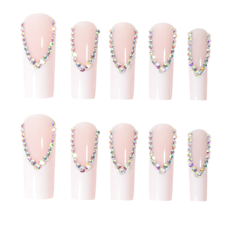 Kunstnagelset mit glamourösen Strass- und eleganten Spitzenverzierungen Karnz