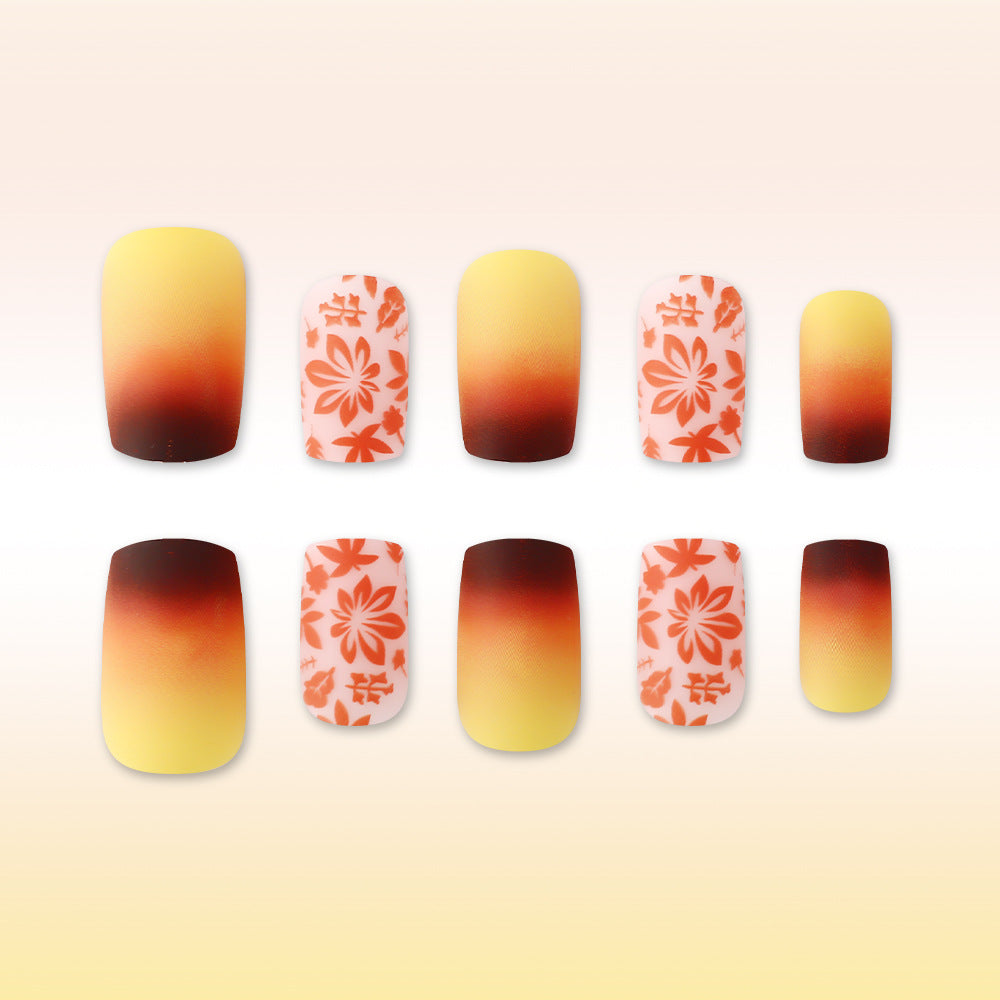 Künstlerisches Gradient Floral Nageldesign Karnz