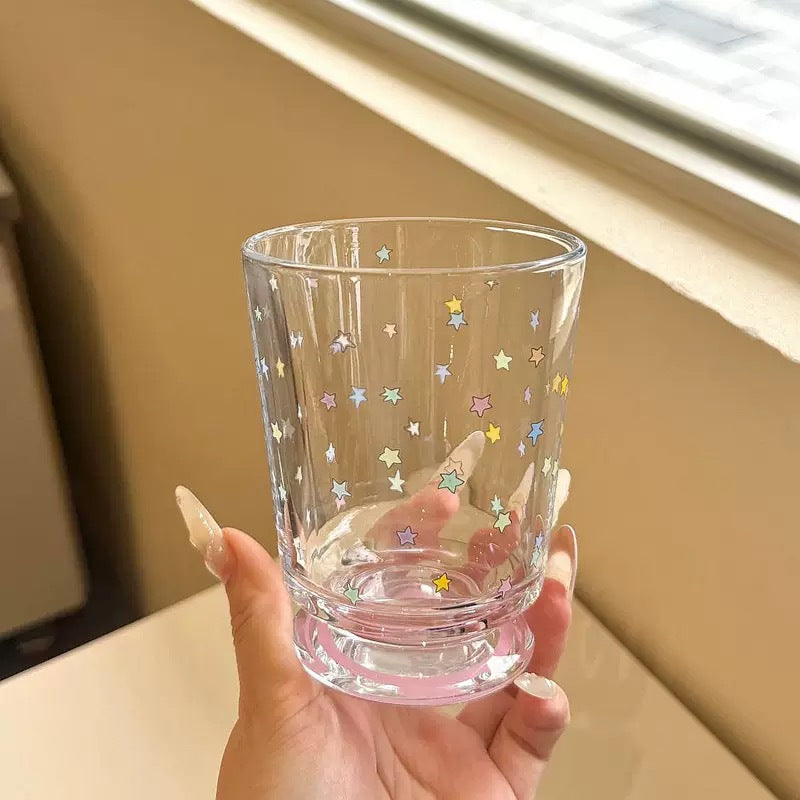 Trinkglas mit Bunten Sternen-Dekor Karnz