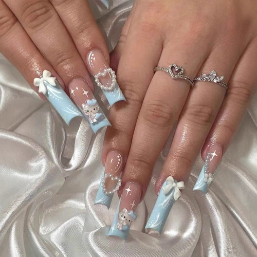 Kunstnagelset mit verspielten 3D-Akzenten Karnz