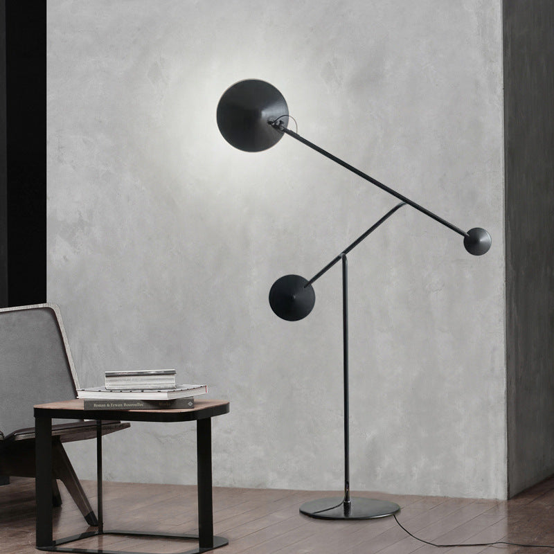 Moderne verstellbare Bogenstehlampe mit dualen Kugeln