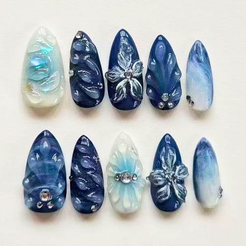 Dekoratives Press-On Nail Art Set mit floralem Design