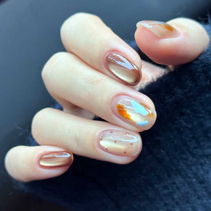 Künstlerisches Nagelset mit glänzendem Metallic-Finish Karnz