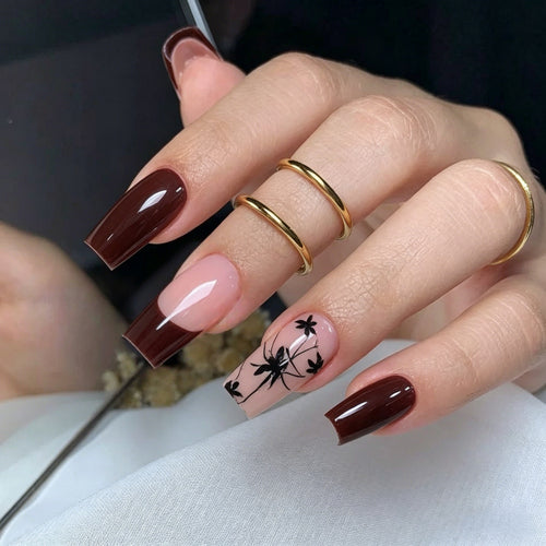 Kunstnägel Im Eleganten Design mit Blumenmotiv und Glanz Karnz