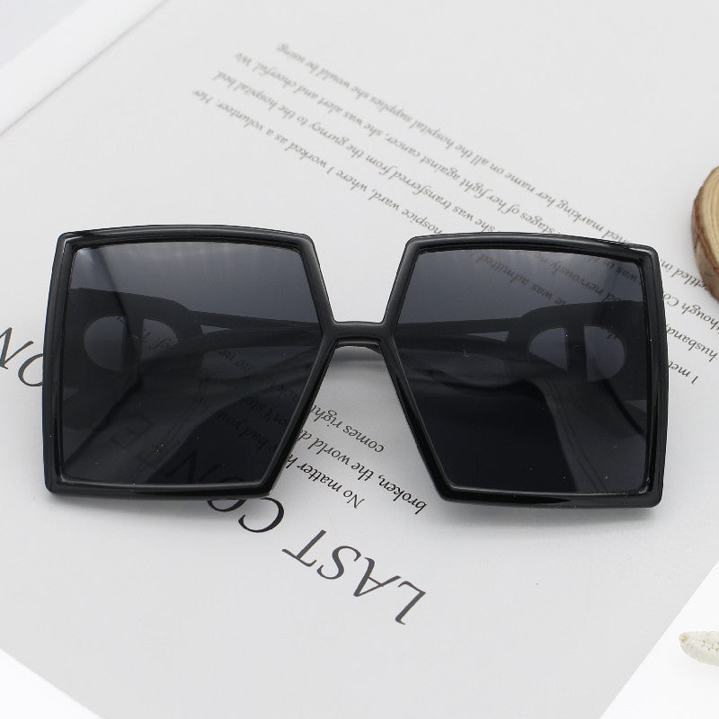 Damen quadratische Sonnenbrille mit luxuriösem Rahmen Karnz