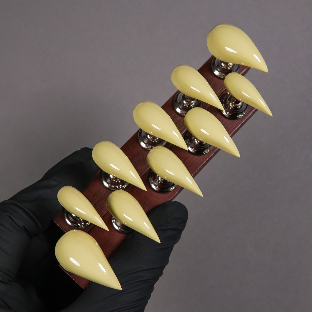 Stiletto Press-On Nagelverstärkungen mit Edelsteinakzenten