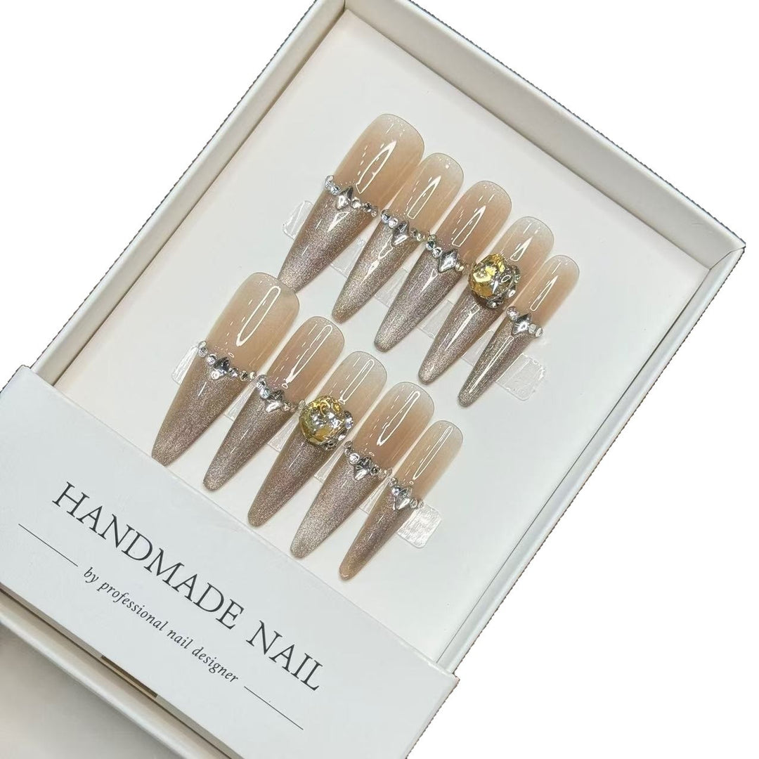 Handgefertigtes Stiletto-Nagelkunst-Set mit Edelsteinakzenten