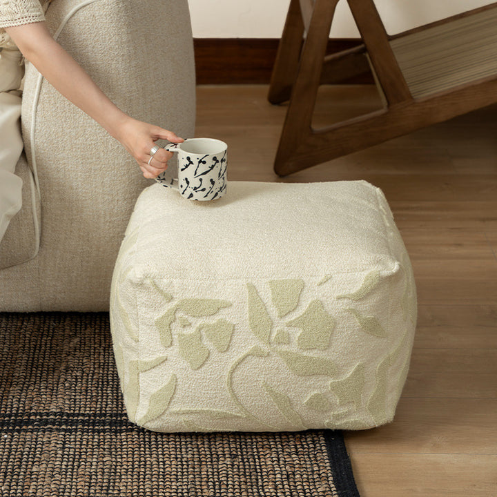 quadratischer Pouf mit Bouclé-Bezug und strukturiertem Jacquardmuster Karnz