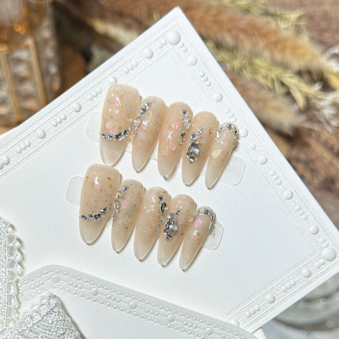 Glamouröse Stiletto Press-On Nail Art Set mit floralen und Glitzerdetails Karnz