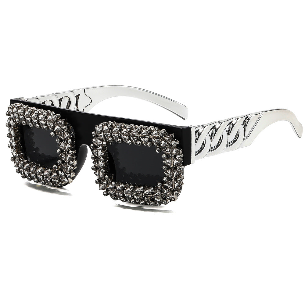 Damen Designer-Sonnenbrille mit extravaganten Nietenverzierungen Karnz