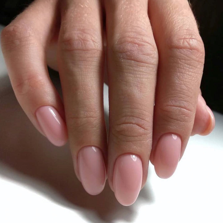 Elegante Kunstnägel mit glossy Oberfläche Karnz