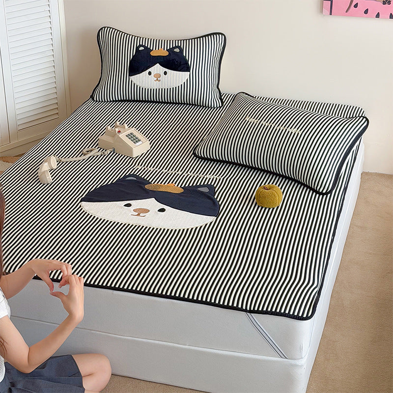 Kinder-Matratzentopper mit niedlicher Häschen-Applikation, gestreifter Musselin-Oberfläche und elastischen Spanngummis