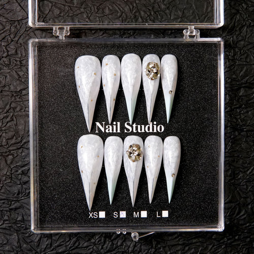 Premium Stiletto Press-On Nagelset mit dekorativen Akzenten