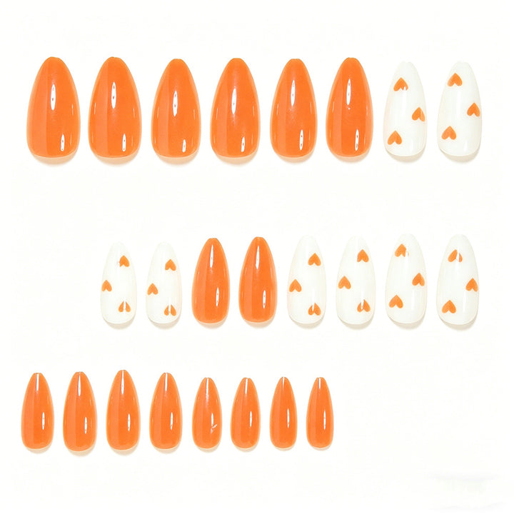Stylische Herz- verzierte Press-On Nail Art Karnz