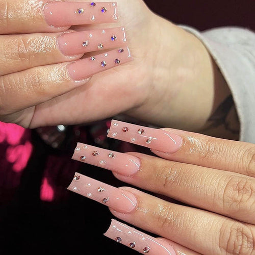 Kunstnagelset mit funkelnden Strassverzierungen Karnz