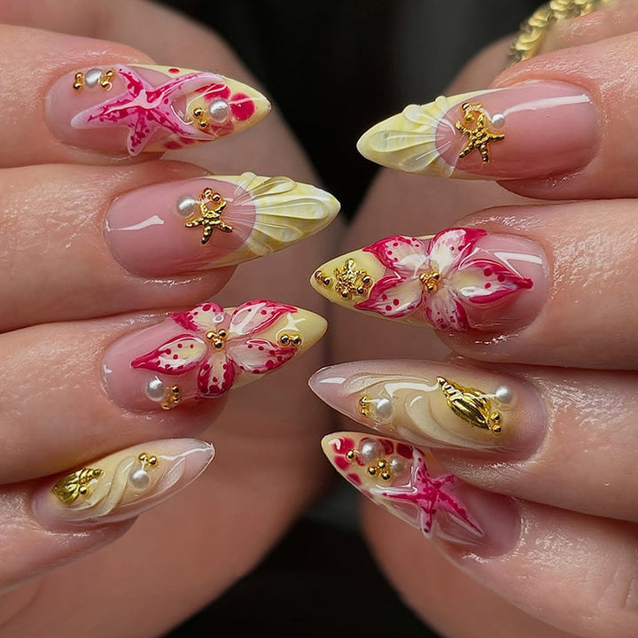 Künstlerisch floral gestaltete Press-On Nägel Karnz