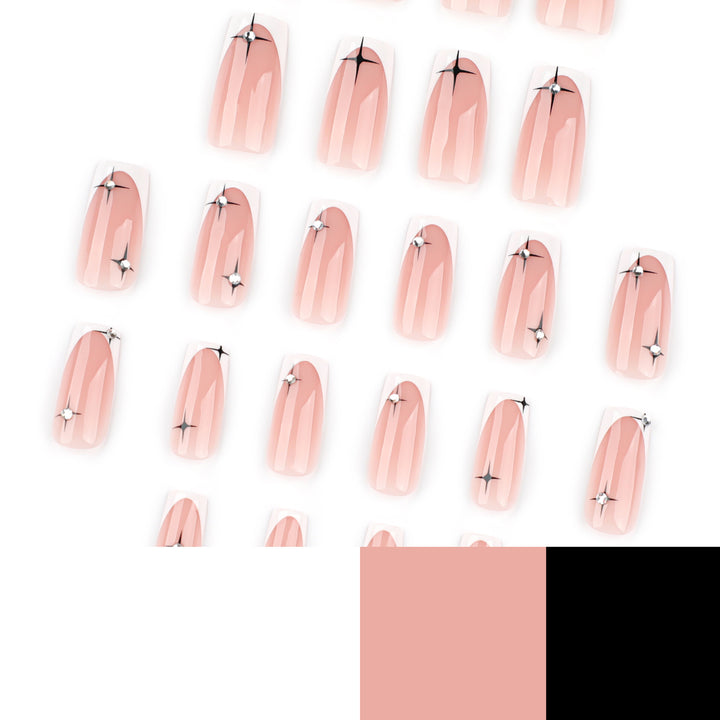 Künstliche Nagelverlängerungen mit elegantem French-Tip und Glitzerakzenten Karnz