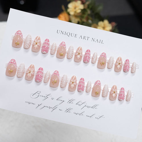 Muschel-inspirierten dekorativen Nagelkunst