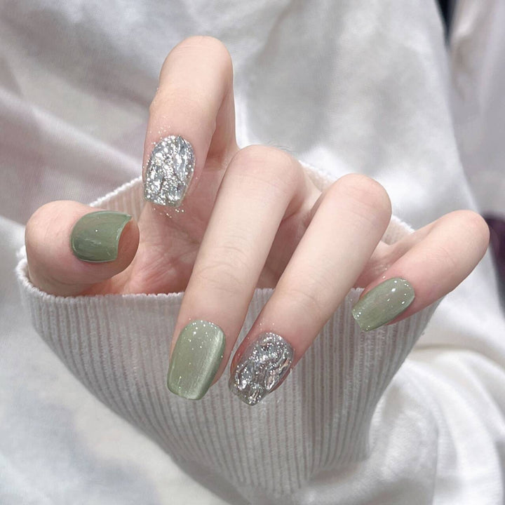 Glitzernde dekorative Press-On-Nagelkunst Karnz