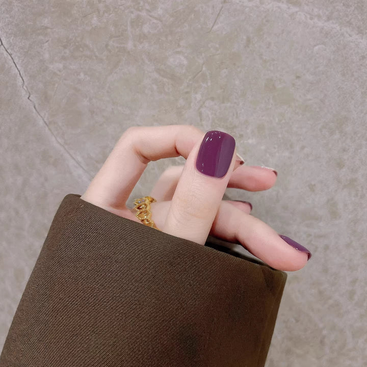Dekoratives Press-On Nageldesign-Set mit einzigartigen Mustern