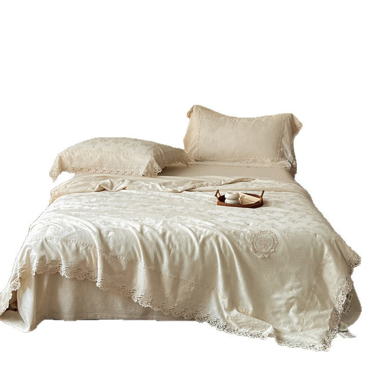 Jacquard-Tagesdecke im Vintage-Look mit floraler Applikation und Spitzenbordüre