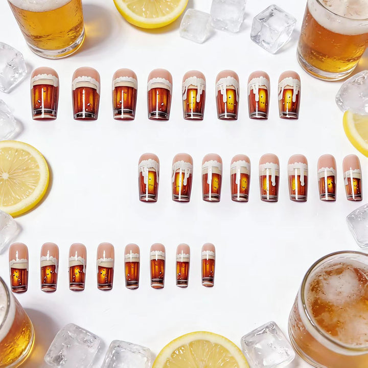 Kunstnägel mit Kreativem Bierglas-Design Karnz