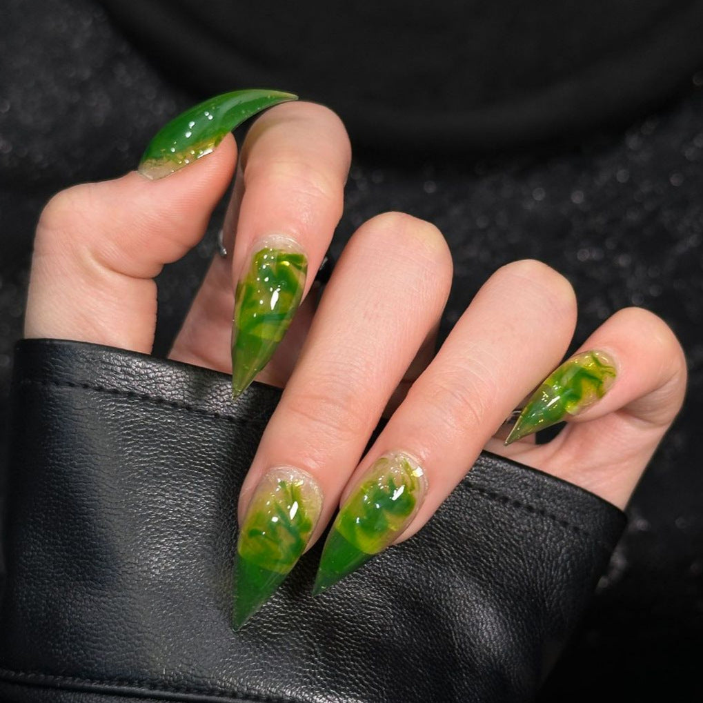 Künstlerische Stiletto Press-On Nägel mit einzigartigem Marmor Design