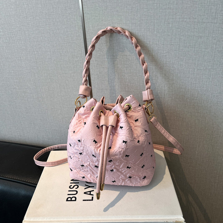 Charmante bestickte Eimer-Handtasche