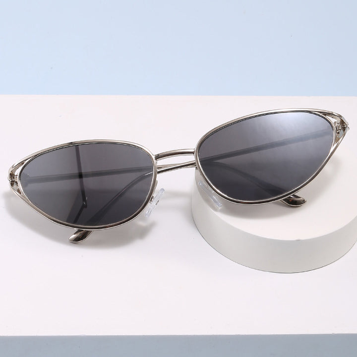 Trendige Cat-Eye Sonnenbrille mit Metallic Rahmen Karnz