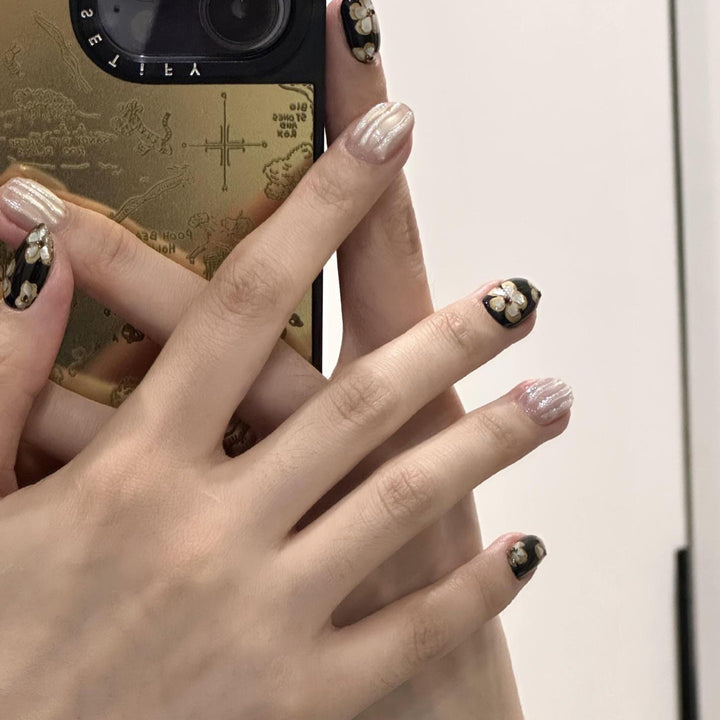 Kreatives Nageldesign Karnz