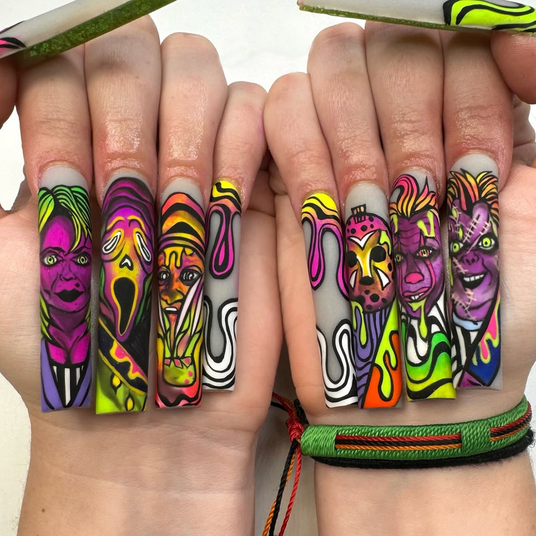 Künstlerische Press-On Nageldesigns Karnz