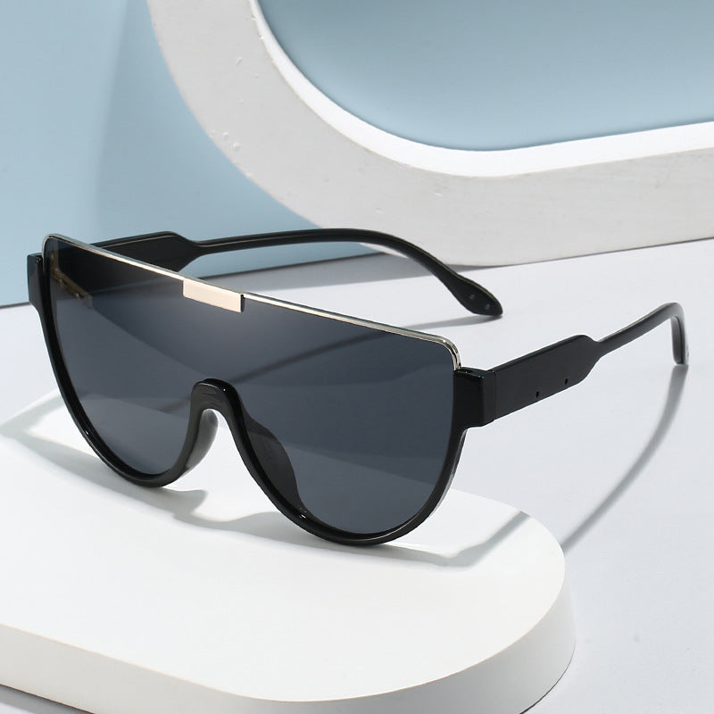 Damen Modische Sport-Sonnenbrille im futuristischen Design Karnz
