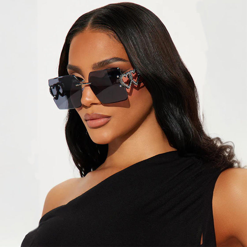 Damen modische Sonnenbrille mit trendigem Herz-Design Karnz