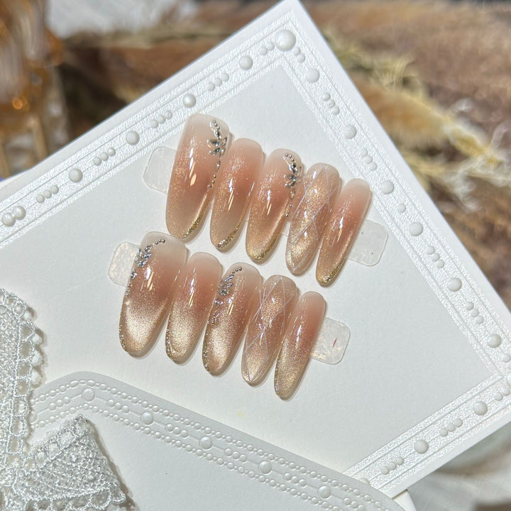 Glamouröses Stiletto Press-On Nail Set mit Strassakzenten Karnz