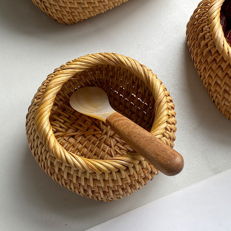 Damen Korb aus geflochtenem Rattan Karnz
