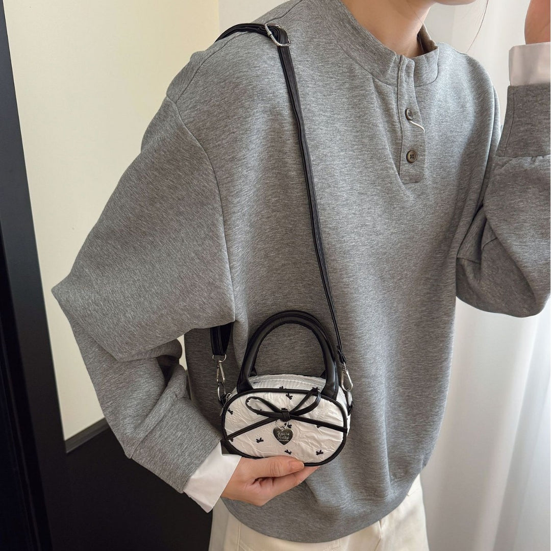 Gepolsterte Mini-Handtasche mit Herzdetail Karnz