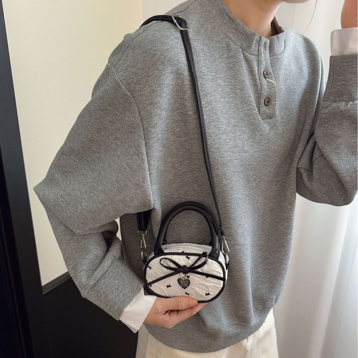 Gepolsterte Mini-Handtasche mit Herzdetail Karnz