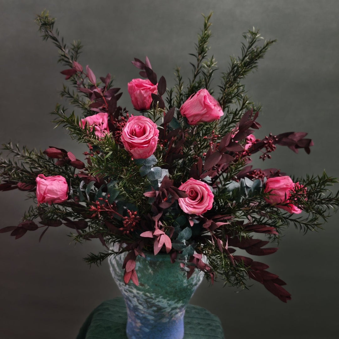 Künstlerischer getrockneter Blumenstrauß Arrangement