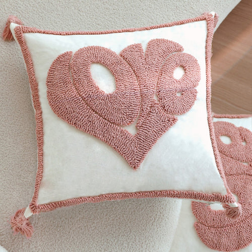 Verspieltes Zierkissen mit Herzen-Design