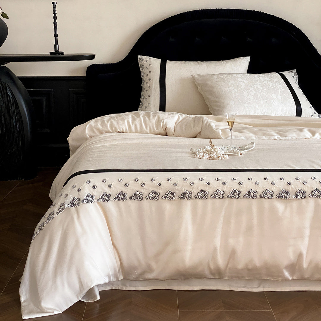 Jacquard-Satin-Bettbezugset mit besticktem Blumenrand und kontrastierendem Satinbandbesatz
