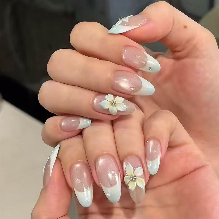 Premium dekorative Press-On-Nagelset mit floralen Akzenten Karnz