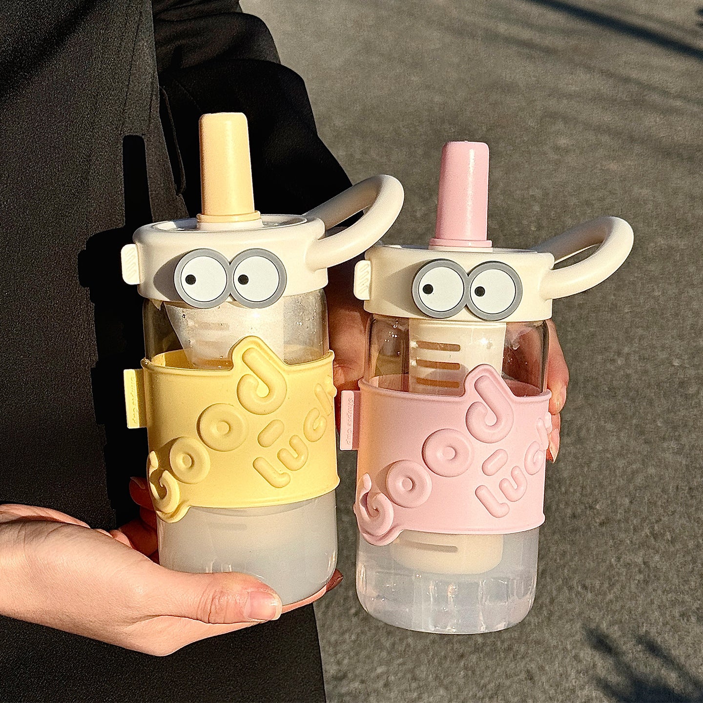 Damen Trinkflasche mit interaktivem Strohhalm und Emotionen Karnz