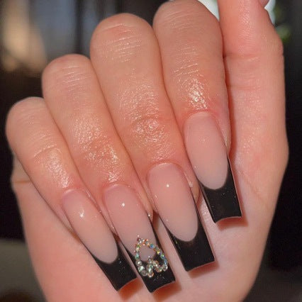 Elegante Lange Quadratische Nageldesigns mit Edelsteinakzenten