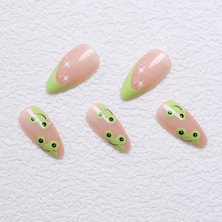 Kunstnagelset mit kreativen Froschmotiven und verspielten Akzenten Karnz