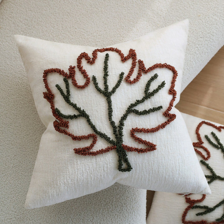 Dekoratives Kissen mit botanischem Blätterdesign