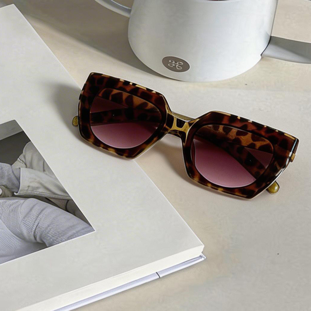 Damen großzügige quadratische Sonnenbrille mit stilvollem Design Karnz