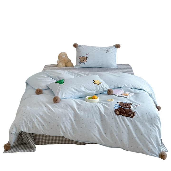 Kinder-Bettwäschegarnitur aus Baumwollsatin mit 3D-Teddy-Applikationen und Bommel-Ecken