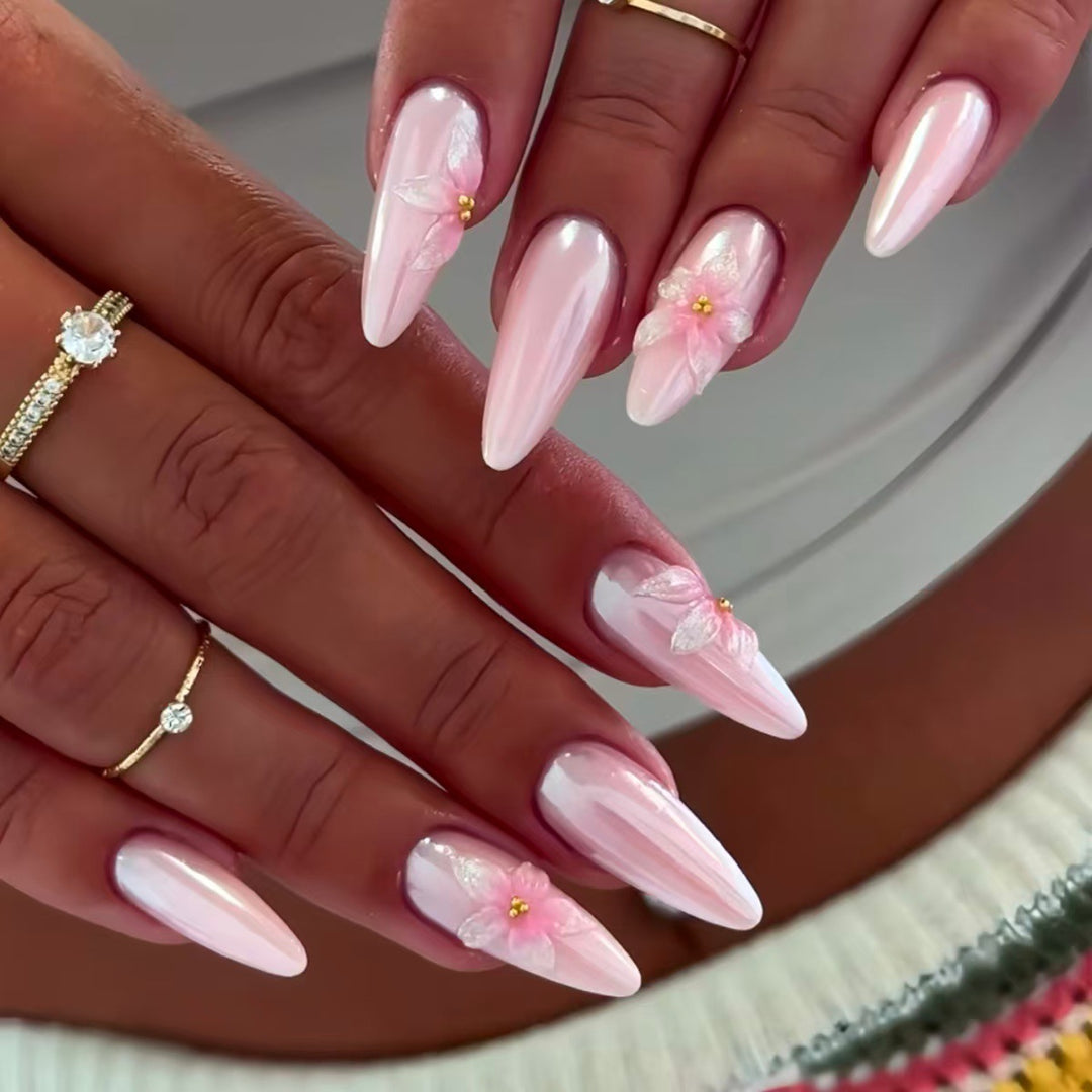 Blumenverzierte Stiletto Press-On Nagelkunst Karnz